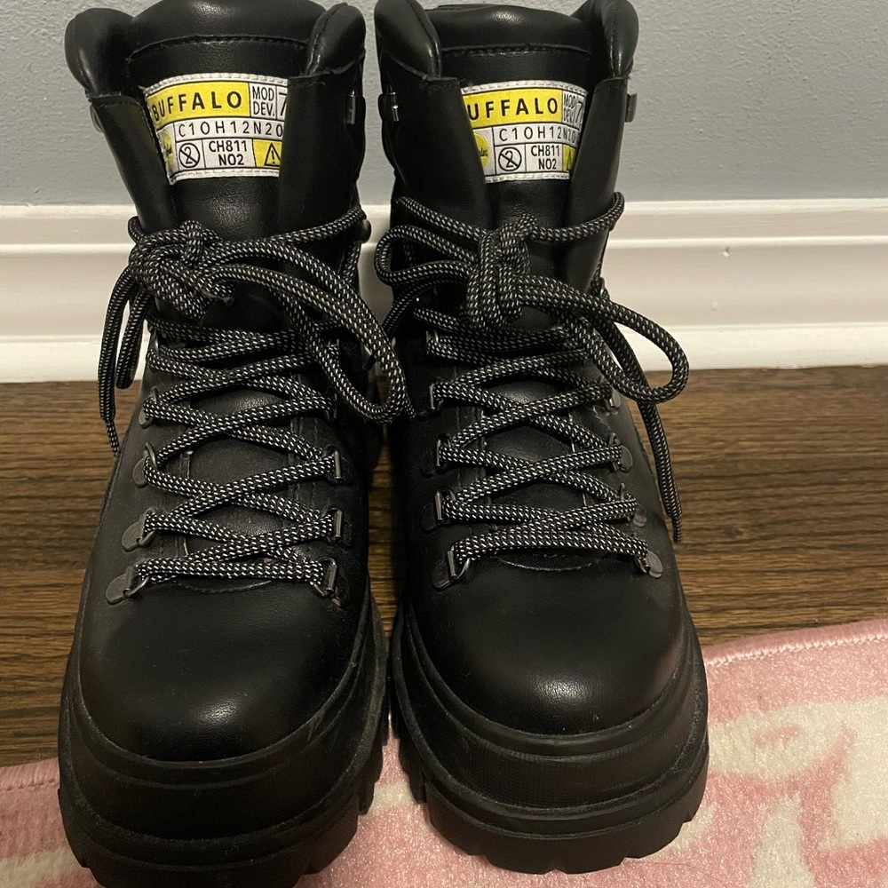 Buffalo Boots Size 8.5 Women’s